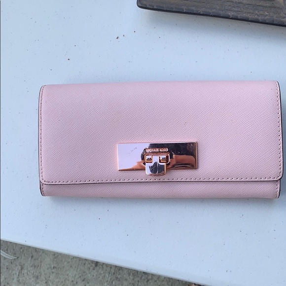 Michael Kors Handbags - Michael Kors Wallet